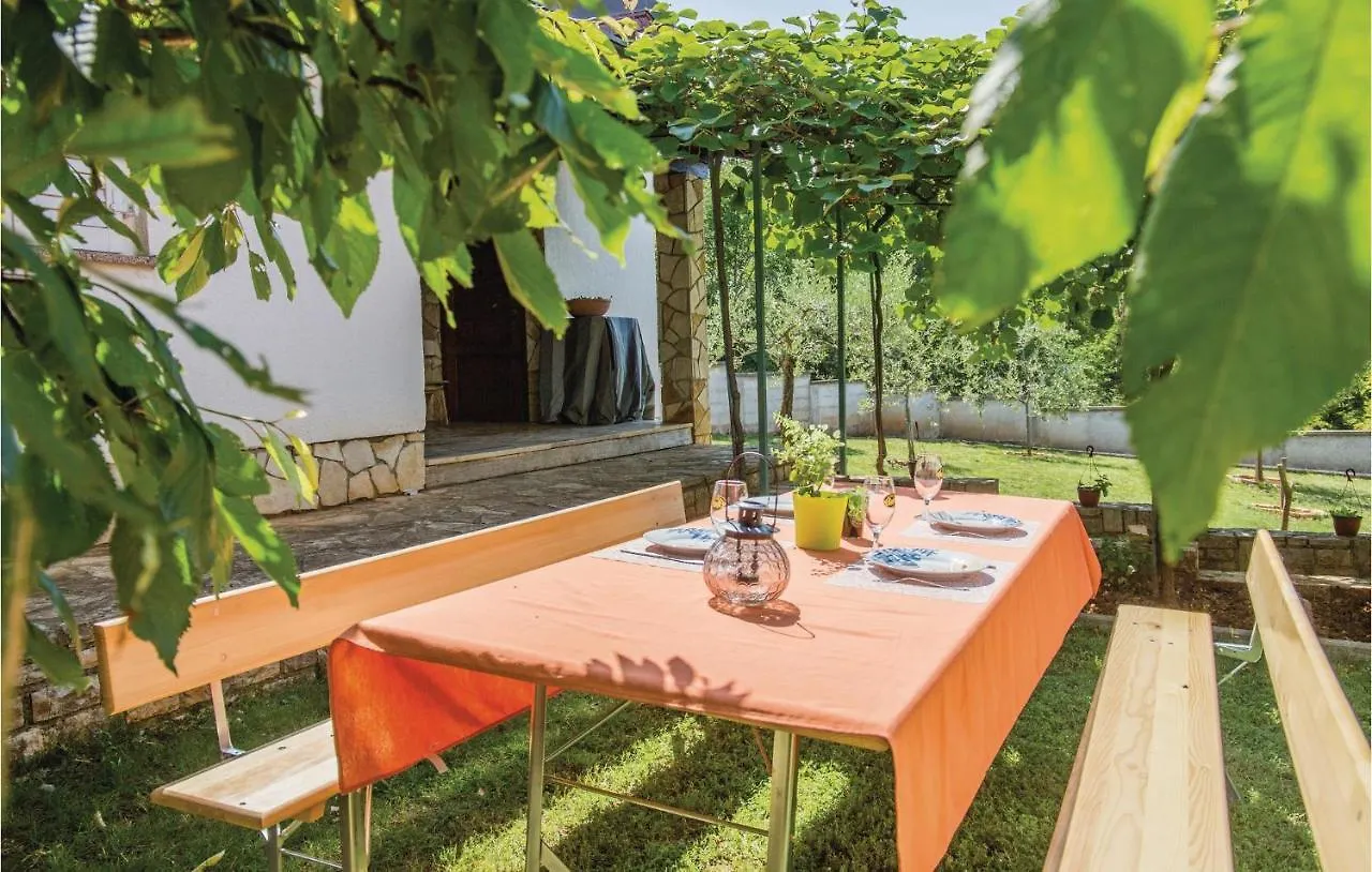 Amazing Apartment In Radmani With Wifi