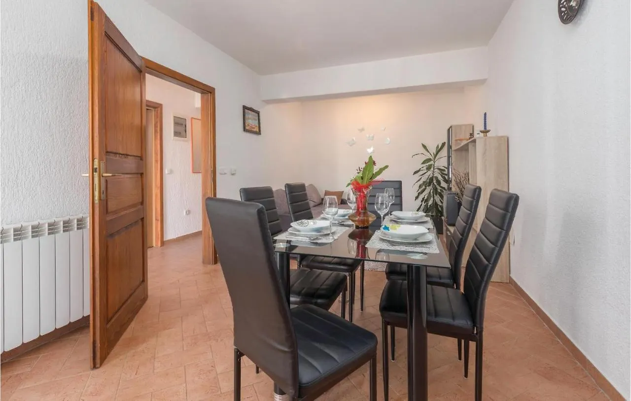 Amazing Apartment In Radmani With Wifi